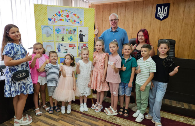 Запорожский окружной административный суд провел для детей конкурс рисунков «Суд глазами ребенка»