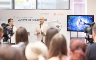 Нацбанк презентував нову пам'ятну монету, присвячену українським медикам: фото