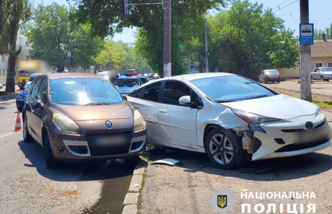 В Одесской области легковой наехал на 11-летнего ребенка и врезался с авто