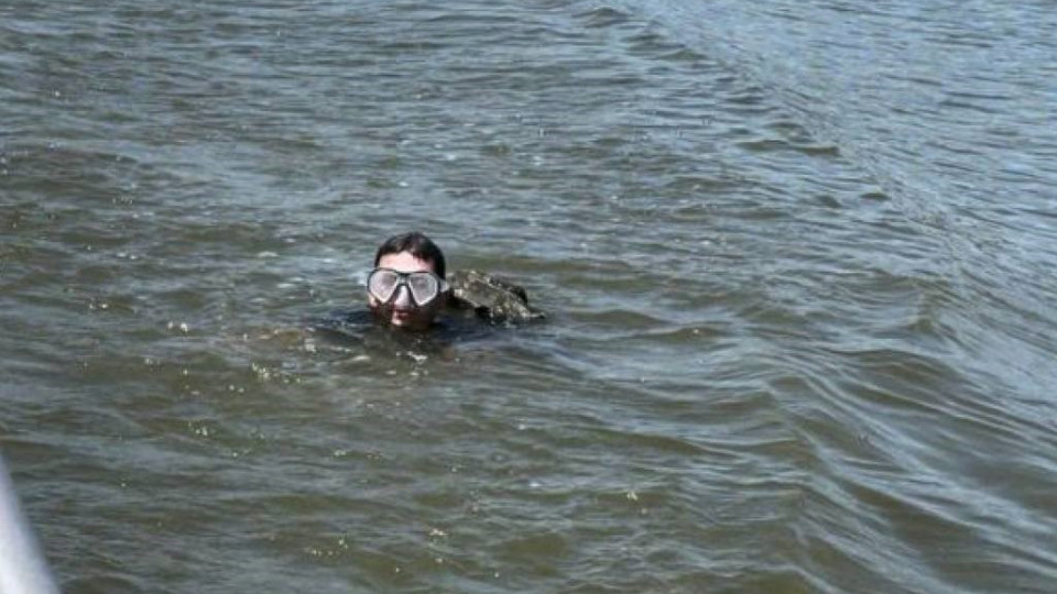 Джеймс Бонд на мінімалках: на Дунаї затримали порушника кордона на підводному скутері