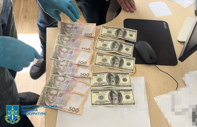 30 тысяч гривен за помощь в уклонении от службы: подозревают заведующего отделением одного из медучреждений Днепропетровщины