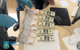 30 тисяч гривень за допомогу в ухиленні від служби: підозрюють завідувача відділення одного з медзакладів Дніпропетровщини