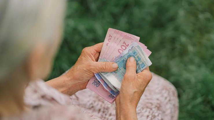 Компенсаційна доплата: хто з пенсіонерів може отримати надбавку до виплат