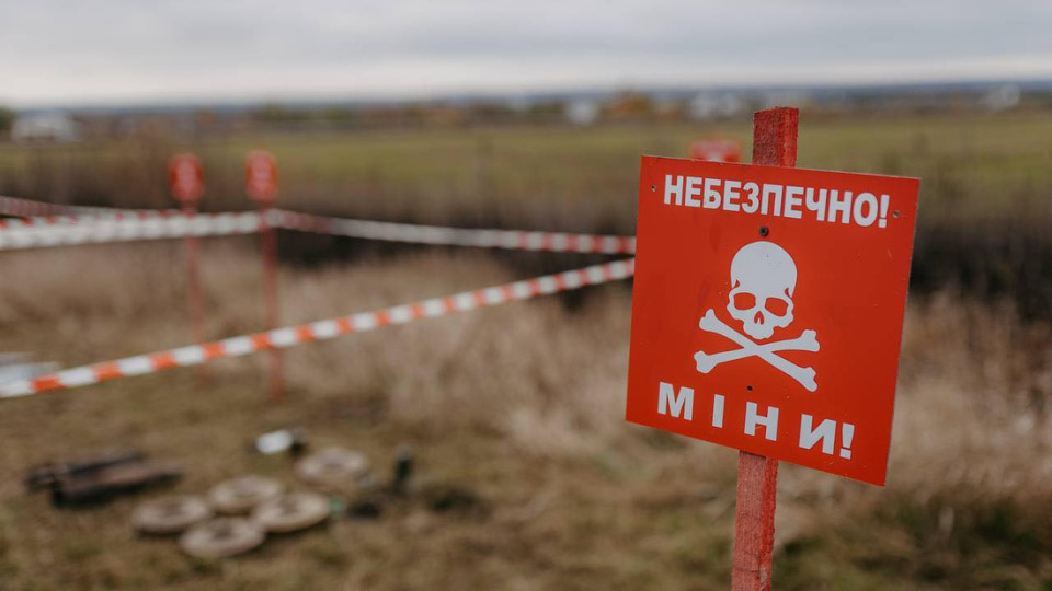 В Херсонской области на русской мине возле реки взорвался мужчина: его состояние тяжелое