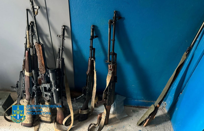 В Днепре заблокировали канал нелегальной продажи оружия и боеприпасов, фото