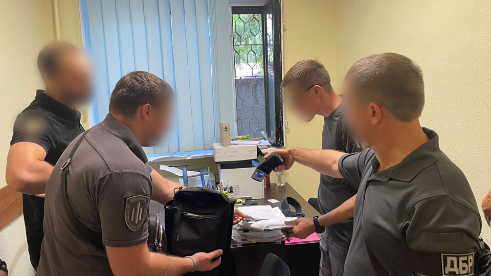 В Запоріжжі викрито правоохоронця, що незаконно заволодів понад 700 000 гривень