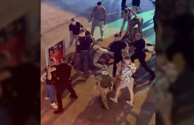 В одесской Аркадии произошла массовая драка: участников задержала полиция, видео