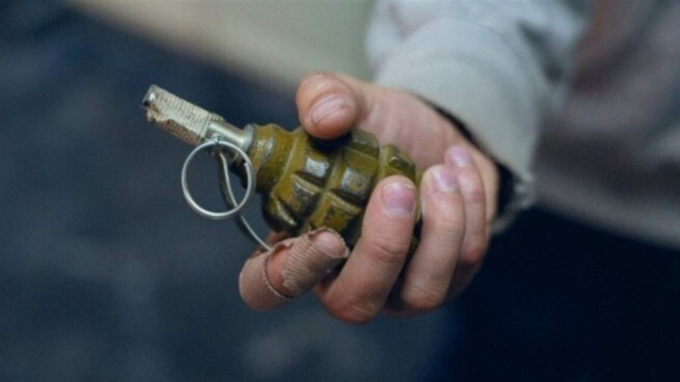 В Черкасской области мужчина хотел продать гранату и запал за 2 тысячи гривен: ему сообщили о подозрении