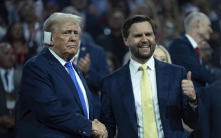 «Я знаю, що ніколи не зміг би підтримати Трампа», — опубліковано листування Джей Ді Венса та його однокурсниці-трансгендера