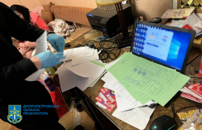 Выписывали электронные рецепты на лекарства несуществующим пациентам: в Днепре разоблачена преступная группа