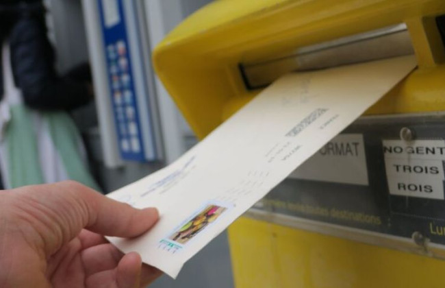 Главе МВД Франции Дарманену отправили письмо с вирусом чумы