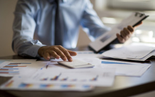 Чи має право підприємець при постачанні електронних комунікаційних послуг застосовувати спрощену систему оподаткування обліку та звітності