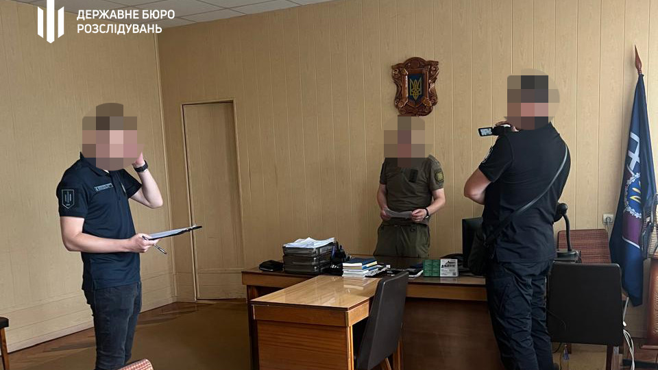 В Черкасской области подозревают начальника колонии, который под хмельком угрожал оружием работнику СТО, — ГБР