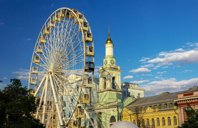 В Киеве на Подоле проверяют «Колесо обозрения» после трагедии на канатной дороге через Днепр