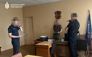В Черкасской области подозревают начальника колонии, который под хмельком угрожал оружием работнику СТО, — ГБР