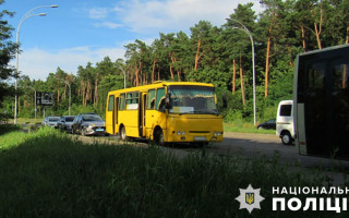 У водія маршрутки у Києві намагалися поцупити гроші, але завадили інші водії