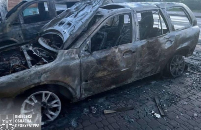 В Киевской области задержали лиц, которые сожгли авто военнослужащих и волонтеров