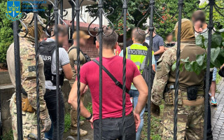 Утримували військових та неповнолітніх: на Хмельниччині викрили псевдореабілітаційний центр