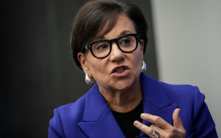 Спецпредставитель США Пенни Прицкер предложила искать пути наполнения бюджета Украины на рынках электроники, сигарет и алкоголя