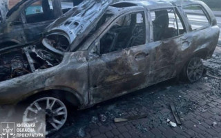 На Київщині затримали осіб, які спалили автівки військовослужбовців та волонтерів