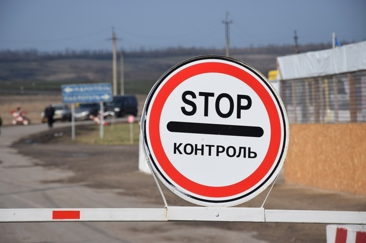 Таможенники предупреждают о возможных задержках на границе в ночь на 31 июля