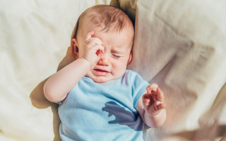 В Черкасской области женщина избила и укусила своего полуторагодовалого сына, который не хотел засыпать: что решил суд