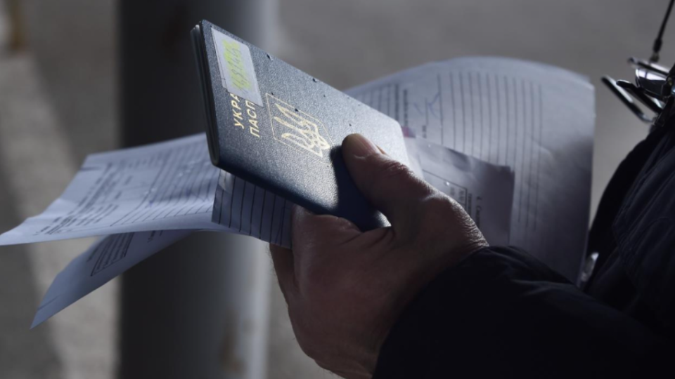 В одном из регионов Германии не будут выдавать документы украинским мужчинам: детали