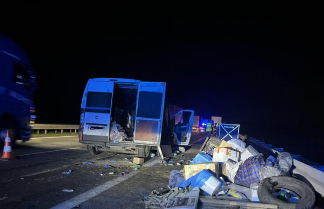 У Польщі мікроавтобус з українцями врізався у вантажівку, водій загинув