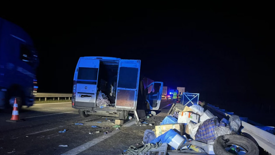 У Польщі мікроавтобус з українцями врізався у вантажівку, водій загинув
