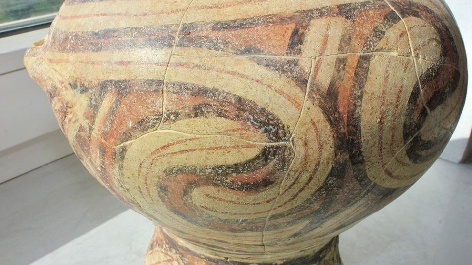 Из Украины в Швейцарию пытались вывезти трипольскую вазу возрастом 7 тысяч лет