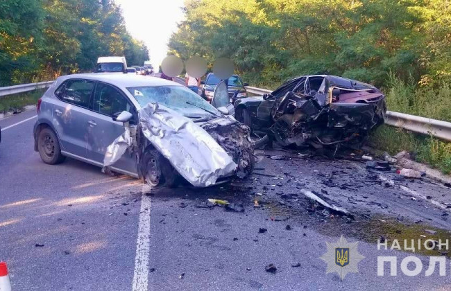 В ДТП в Винницкой области в результате столкновения погибли 23-летняя и 63-летняя водительницы