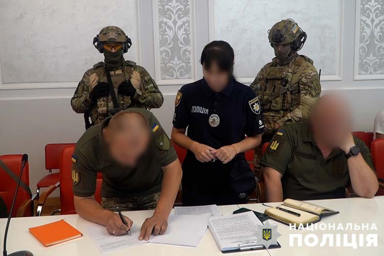 Брали до $150 тысяч в месяц из военнообязанных: в Тернопольской области объявили подозрение участникам коррупционной схемы в ТЦК