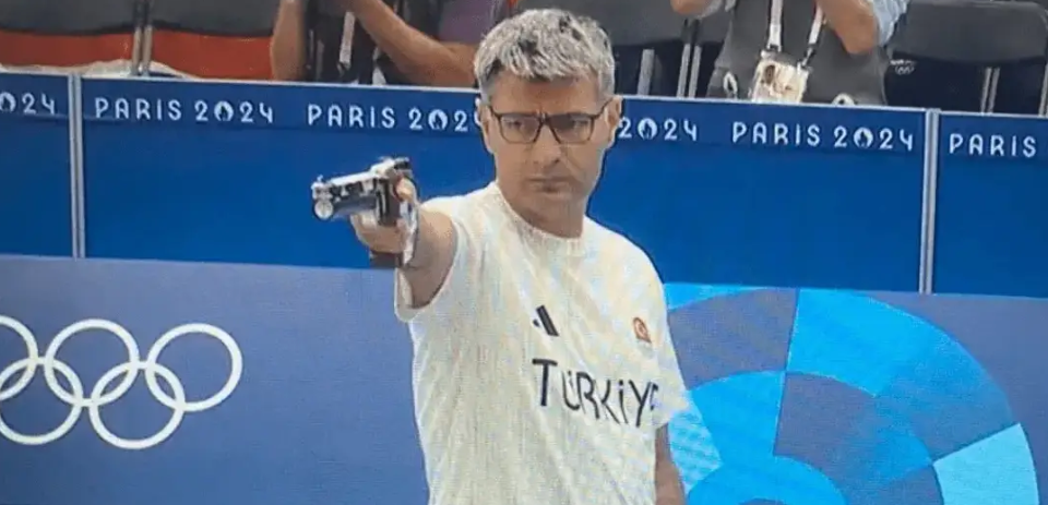 «Киллер из Олимпиады»: турецкий спортсмен взял олимпийское серебро с рукой в ​​кармане и без специального снаряжения, фото