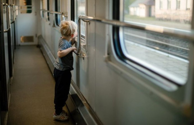 Укрзалізниця запустила продаж квитків на перший дитячий купейний вагон