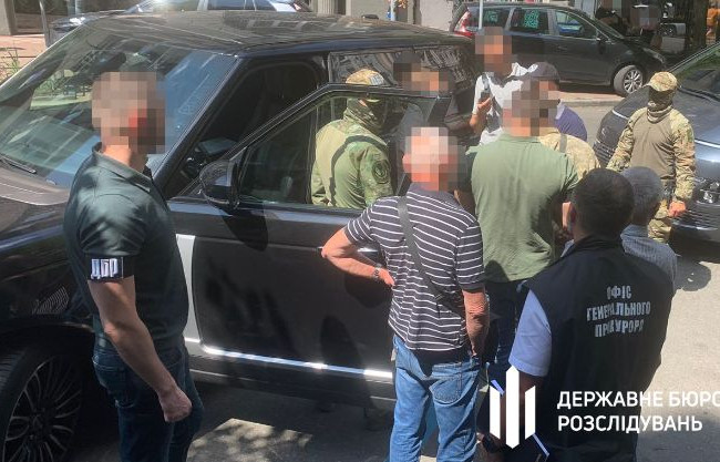 Сотрудница Минюста с сообщником-иностранцем пытались завладеть средствами агропредприятия: их задержали