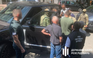 Співробітниця Мін’юсту зі спільником-іноземцем намагались заволодіти коштами агропідприємства: їх затримали