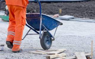 Працівник захворів під час виконання суспільно корисних робіт: чи  треба оплачувати лікарняні