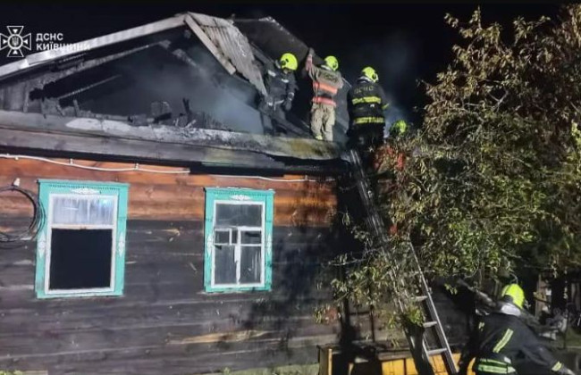 В Киевской области произошел смертельный пожар: погибли бабушка с внуком