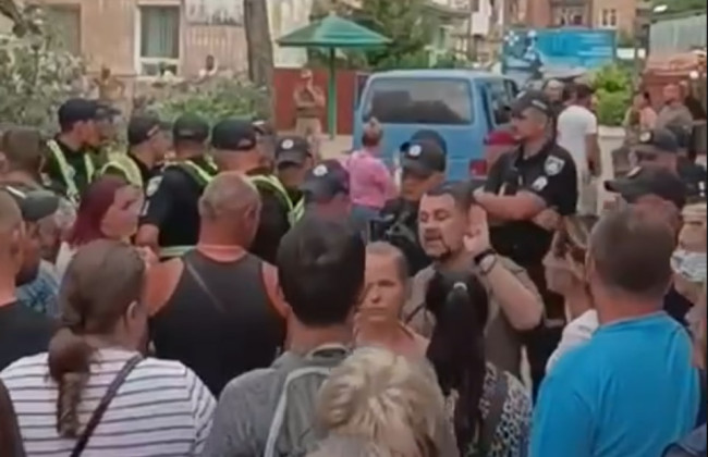 Масштабный митинг возле Ковельского ТЦК, куда привезли задержанных на блокпосту: что говорят в ТЦК