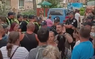 Масштабный митинг возле Ковельского ТЦК, куда привезли задержанных на блокпосту: что говорят в ТЦК