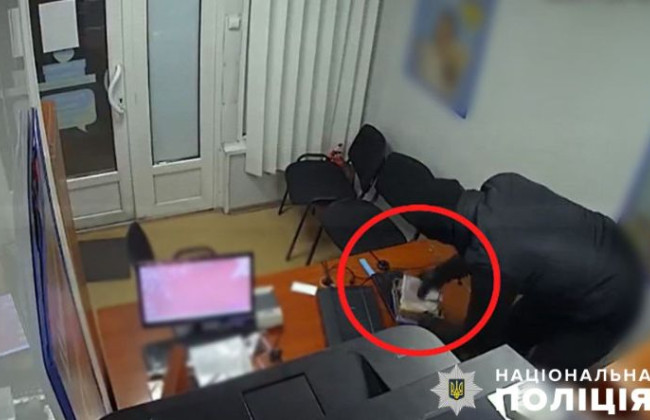 В Киеве будут судить мужчину, совершившего дерзкое ограбление финучреждения