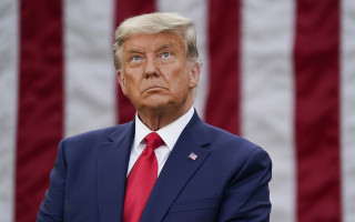 Дональд Трамп представив лімітовану серію біткоїн-кросівок