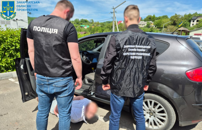 $8000 за возможность незаконно попасть в Румынию: на Закарпатье будут судить переправщика военнообязанных