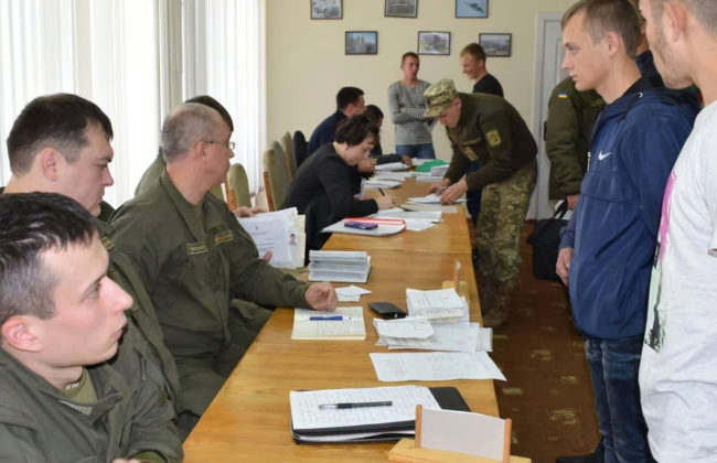 Пошел в ТЦК оформить отсрочку по уходу за больной матерью, но получил повестку – суд признал законным штраф ТЦК 25,5 тысяч грн