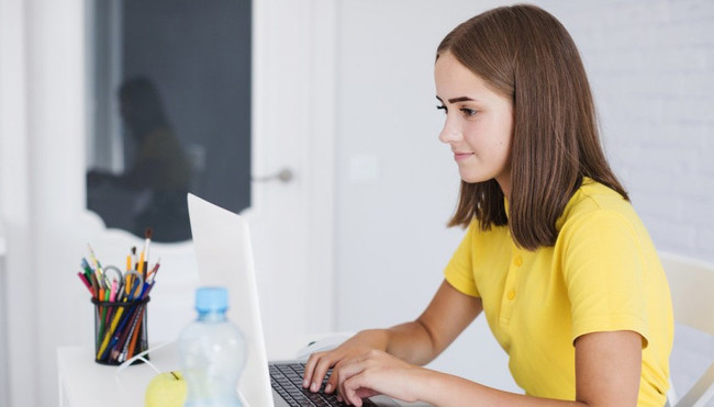 Гоструда разъяснила особенности предоставления отпусков работникам в возрасте до 18 лет