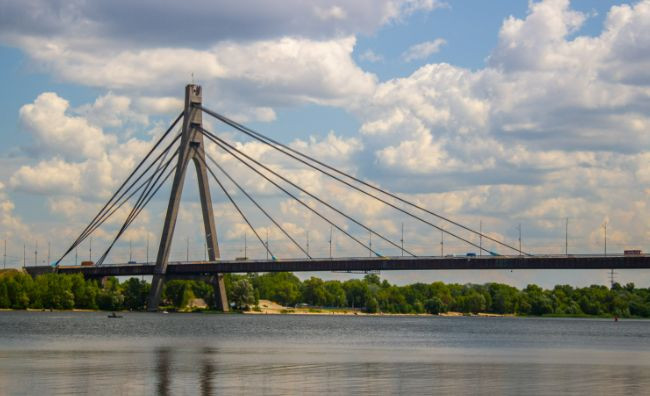 В Киеве временно ограничат движение на Северном мосту