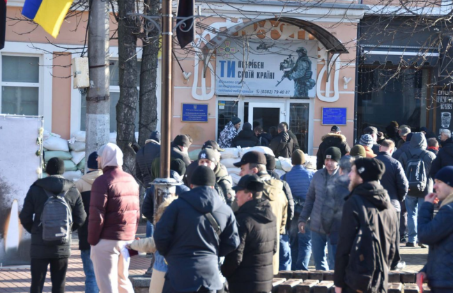 Суд зобов’язав ТЦК розглянути заяву студента про відстрочку, бо ТЦК не може утриматись від прийняття рішення, що входить до його виключної компетенції