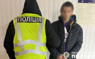 Запропонував донести сумку, щоб пограбувати: у Києві судитимуть 19-річного молодика
