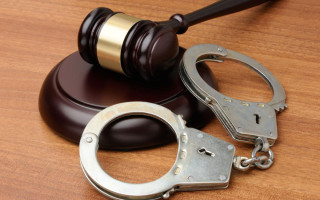 Суд не согласился с квалификацией действий обвиняемого в грабеже: детали дела