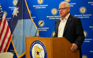 Кандидатом Камали Гарріс у віце-президенти офіційно став Тім Волз